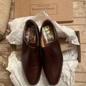 Johnston & Murphy brand new dress loafers. brown size 9 D